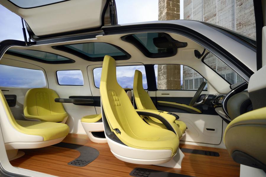 Интерьер Kia KV7 Concept 2011 года  (фото 6 из 22)